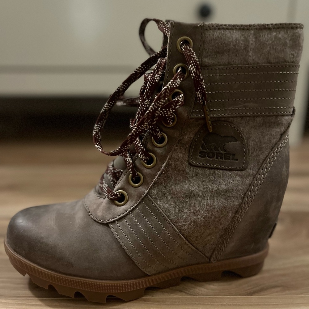 Sorel Lexi Wedge, only wore them once.
